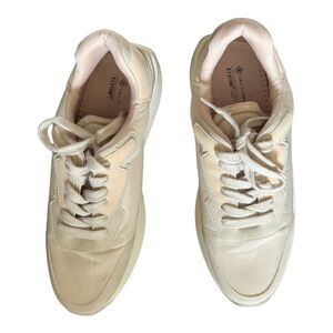 CALL IT SPRING WOMENS VYNTAGE LOW TOP
SNEAKERS SIZE 10 COLOR BEIGE .